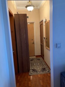Satılır Köhnə Tikili, Binəqədi.r, 7-ci mikrorayon, Azadlıq.m-7