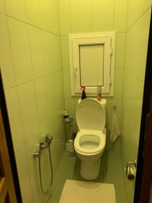 Satılır Köhnə Tikili, Binəqədi.r, 7-ci mikrorayon, Azadlıq.m-10