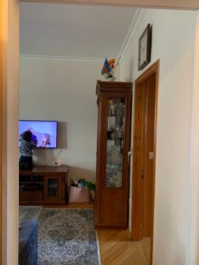 Satılır Köhnə Tikili, Binəqədi.r, 7-ci mikrorayon, Azadlıq.m-11