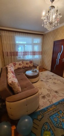 Satılır Köhnə Tikili, Binəqədi.r, 7-ci mikrorayon, Dərnəgül.m-3