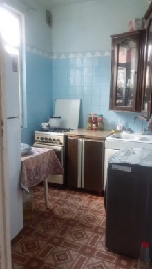Satılır Köhnə Tikili, Nəsimi.r, 4-cü mikrorayon, Memar Əcəmi.m-8