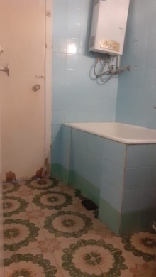 Satılır Köhnə Tikili, Nəsimi.r, 4-cü mikrorayon, Memar Əcəmi.m-9