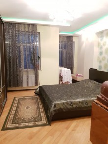 Satılır Yeni Tikili, Xətai.r, Xətai.m-8