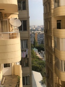 Satılır Yeni Tikili, Nəsimi.r, 20 Yanvar.m-12