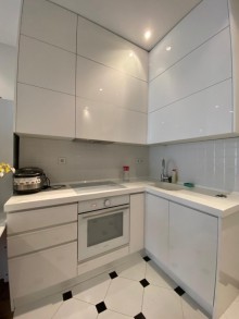 Satılır Yeni Tikili, Yasamal.r-15