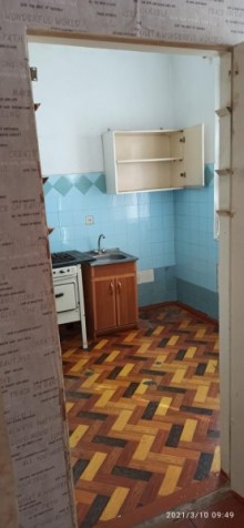 Satılır Köhnə Tikili, Binəqədi.r, 7-ci mikrorayon, Dərnəgül.m-3