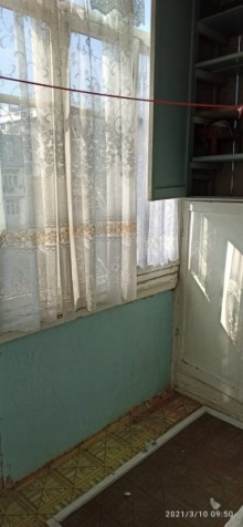 Satılır Köhnə Tikili, Binəqədi.r, 7-ci mikrorayon, Dərnəgül.m-8