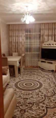 Satılır Köhnə Tikili, Binəqədi.r, 7-ci mikrorayon, Azadlıq.m-3