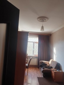 Satılır Köhnə Tikili, Binəqədi.r, 7-ci mikrorayon, Azadlıq.m-3