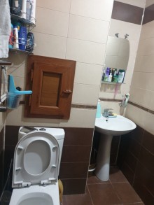 Satılır Köhnə Tikili, Binəqədi.r, 7-ci mikrorayon, Azadlıq.m-5