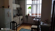 Satılır Köhnə Tikili, Binəqədi.r, 7-ci mikrorayon, Azadlıq.m-6
