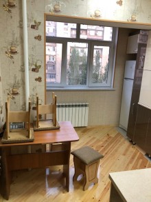 Satılır Köhnə Tikili, Nizami.r, Xalqlar Dostluğu m..m-18