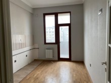 Satılır Yeni Tikili, Binəqədi.r, 8-ci mikrorayon, Azadlıq.m-7