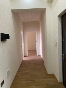 Satılır Yeni Tikili, Binəqədi.r, 8-ci mikrorayon, Azadlıq.m-9