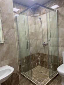 Satılır Yeni Tikili, Binəqədi.r, 8-ci mikrorayon, Azadlıq.m-10