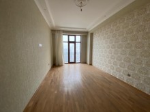Satılır Yeni Tikili, Binəqədi.r, 8-ci mikrorayon, Azadlıq.m-11