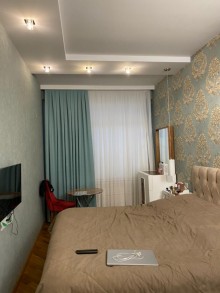 Satılır Yeni Tikili, Binəqədi.r, 8-ci mikrorayon, Azadlıq.m-8