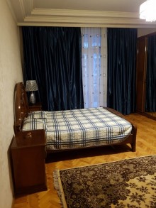 Satılır Köhnə Tikili, Nəsimi.r-3