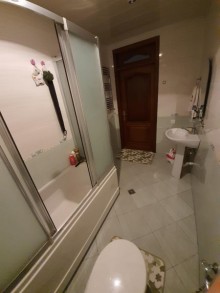 Satılır Yeni Tikili, Binəqədi.r, 7-ci mikrorayon, Azadlıq.m-10