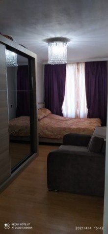 Satılır Köhnə Tikili, Binəqədi.r, 8-ci mikrorayon, Azadlıq.m-5
