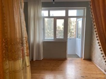 Satılır Köhnə Tikili, Binəqədi.r, 7-ci mikrorayon, Azadlıq.m-1