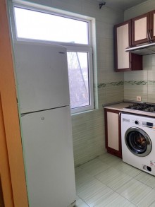Satılır Köhnə Tikili, Binəqədi.r, 7-ci mikrorayon, Azadlıq.m-10
