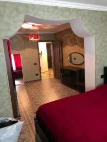Satılır Köhnə Tikili, Nizami.r, Xalqlar Dostluğu m..m-8