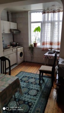 Satılır Köhnə Tikili, Binəqədi.r, 7-ci mikrorayon, Azadlıq.m-9