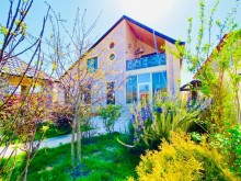 Merdekan qesebesinde  6 sotda villa, -10