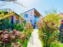 Merdekan qesebesinde  6 sotda villa, -13