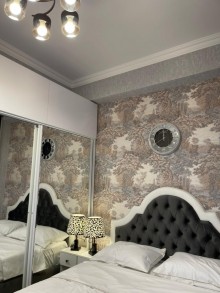 Satılır Yeni Tikili, Yasamal.r-5