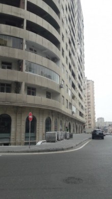 Satılır Yeni Tikili, Binəqədi.r, 8-ci mikrorayon, Azadlıq.m-1