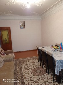 Satılır Köhnə Tikili, Binəqədi.r, 7-ci mikrorayon, Azadlıq.m-1