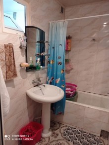 Satılır Köhnə Tikili, Binəqədi.r, 7-ci mikrorayon, Azadlıq.m-6