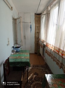 Satılır Köhnə Tikili, Binəqədi.r, 7-ci mikrorayon, Azadlıq.m-8