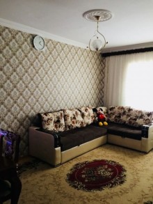 Satılır Köhnə Tikili, Nizami.r-1