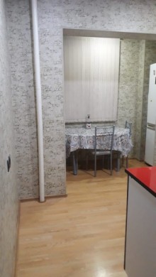 Satılır Köhnə Tikili, Nizami.r-4