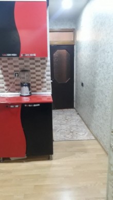 Satılır Köhnə Tikili, Nizami.r-7