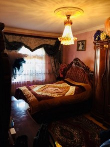 Satılır Köhnə Tikili, Nizami.r-10