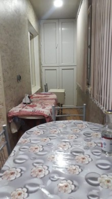 Satılır Köhnə Tikili, Nizami.r-13