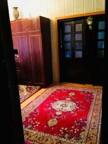 Satılır Köhnə Tikili, Nizami.r-15