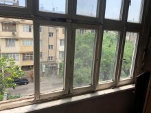 Satılır Köhnə Tikili, Binəqədi.r, 7-ci mikrorayon, Azadlıq.m-8