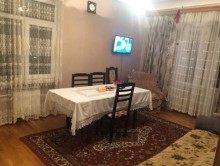 Satılır Köhnə Tikili, Binəqədi.r, 7-ci mikrorayon, Azadlıq.m-1