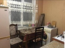 Satılır Köhnə Tikili, Binəqədi.r, 7-ci mikrorayon, Azadlıq.m-3