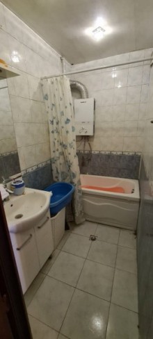 Satılır Köhnə Tikili, Binəqədi.r, 9-cu mikrorayon, Nəsimi.m-7