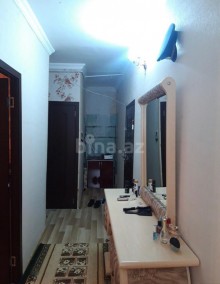 Satılır Köhnə Tikili, Binəqədi.r, 7-ci mikrorayon, Azadlıq.m-10