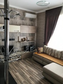 ev elanlari suvelan otaqli 5 otaqli 400 kv/m, -10