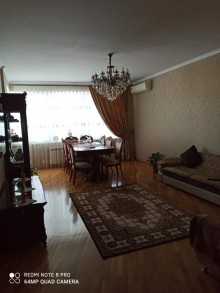 Satılır Yeni Tikili, Binəqədi.r, 8-ci mikrorayon, Azadlıq.m-5