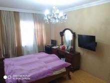 Satılır Köhnə Tikili, Binəqədi.r, 8-ci mikrorayon, Azadlıq.m-2