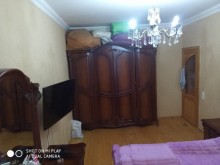 Satılır Köhnə Tikili, Binəqədi.r, 8-ci mikrorayon, Azadlıq.m-3